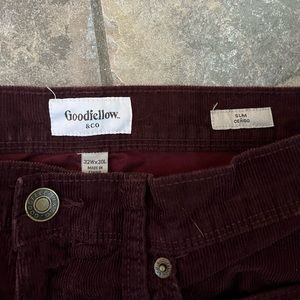 Goodfellow men’s maroon corduroy- W32